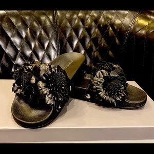 Steve Madden Floral Appliqué Sandals size 6